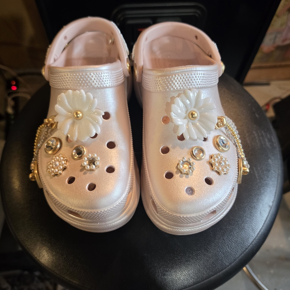 CROCS Girls Pearlized Light Pink Floral Charm Clogs